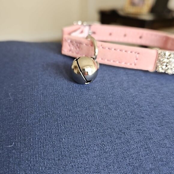 NWOT Soft pink velvet cat adjustable collar with bling and a bell - Picture 3 of 7